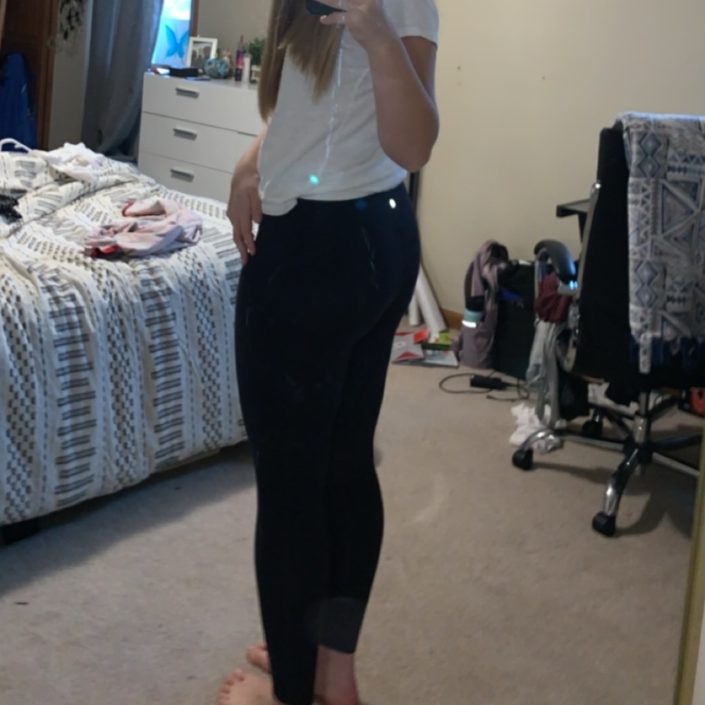 Black leggings; M
